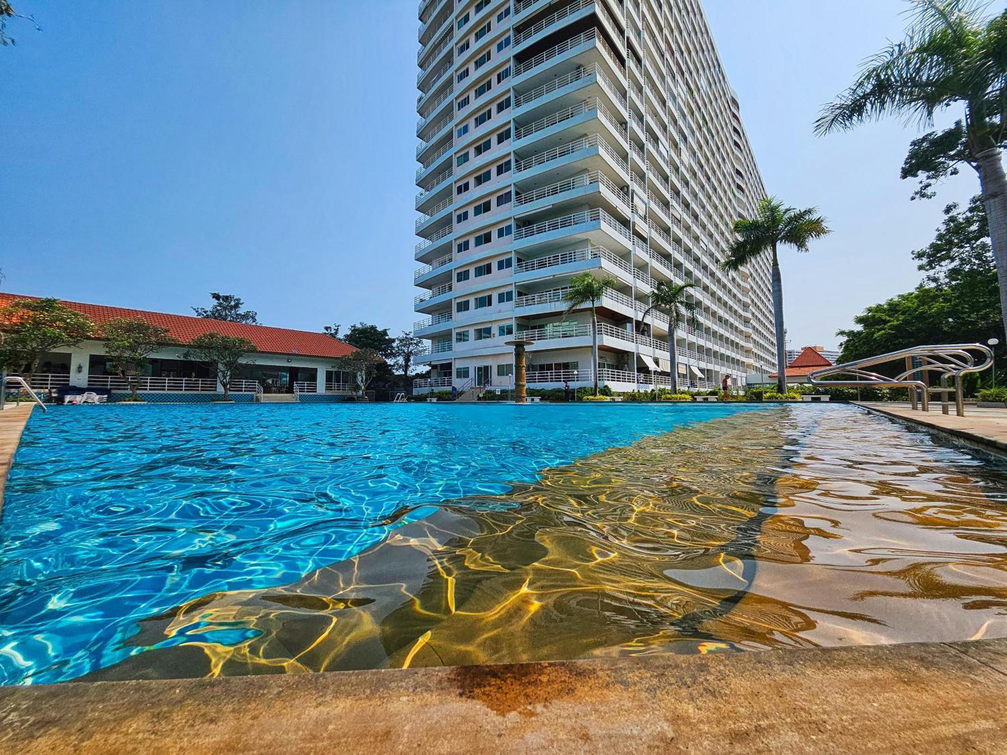 View Talay 5 Jomtien Beachfront Pattaya Exterior foto