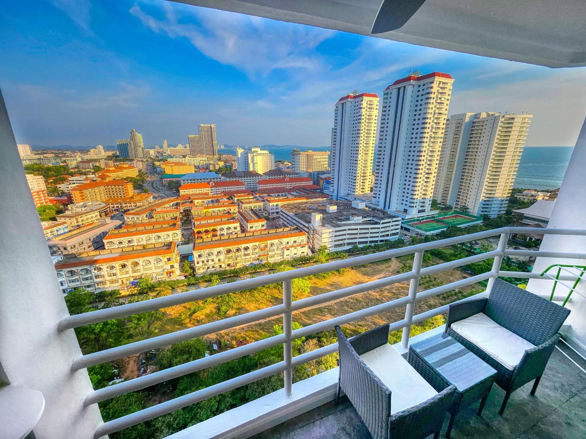 View Talay 5 Jomtien Beachfront Pattaya Exterior foto