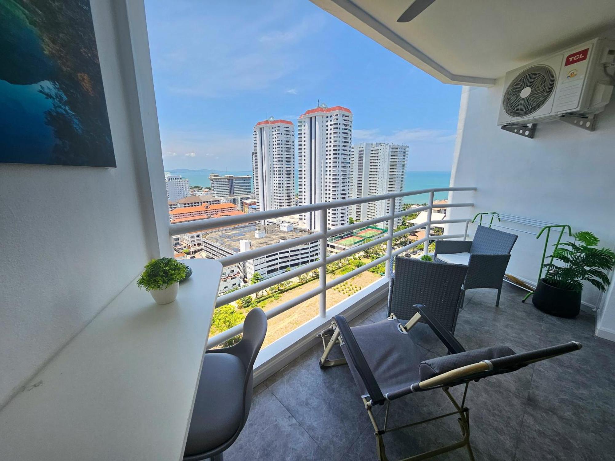 View Talay 5 Jomtien Beachfront Pattaya Exterior foto