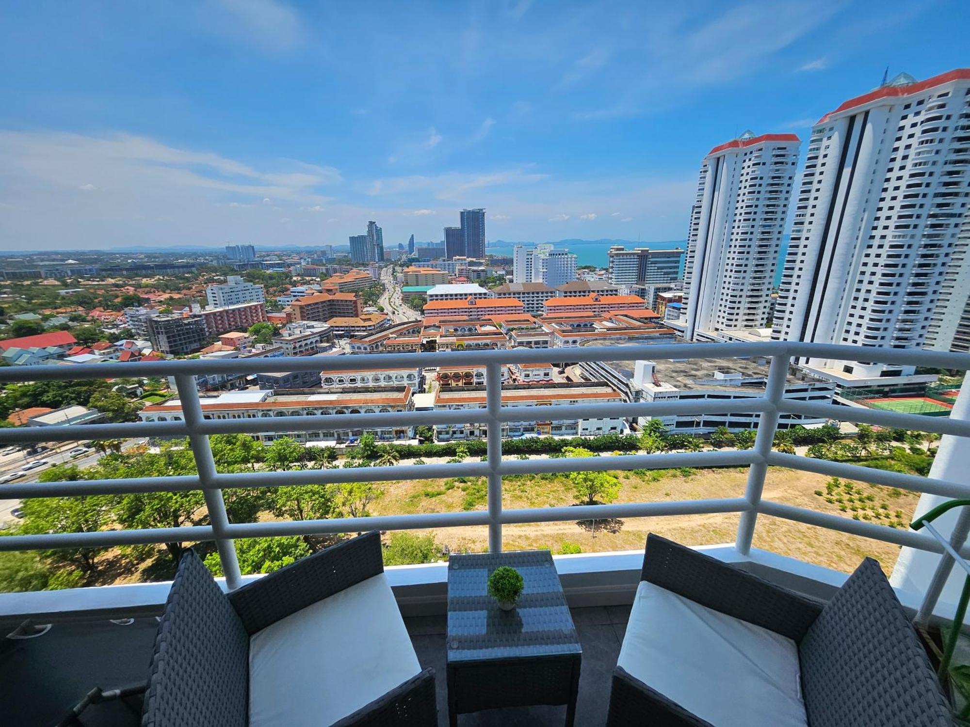 View Talay 5 Jomtien Beachfront Pattaya Exterior foto